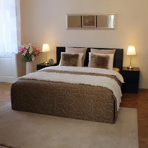 Royal Celakovskeho Sady Apartment Prague
